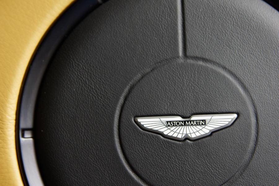 Детали интерьера Aston Martin Vanquish 2012 года  (UK) (фото 15 из 170)
